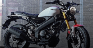 Royal Enfield और Kawasaki को टक्कर देने आ गई Yamaha की ये बाइक, कच्चे रास्तों के लिए है फिट और सुपर हिट,Yamaha कंपनी लोगो को काफी पसंद है इस कंपनी की बाइक लोगो के दिलो में राज करती है Yamaha ने उत्साही लोगों को आश्चर्यचकित किया है जब उसने अगस्त 2019 में थाईलैंड में एक रेट्रो लुक वाली Yamaha XSR 155 को लॉन्च किया था। अब इस बाइक को लेकर भारत में यही चर्चाएं हो रही हैं कि इसे जल्द लॉन्च किया जा सकता है। छोटे इंजन क्षमता वाली रेट्रो सेगमेंट में Royal Enfield का राज है। हालांकि, अब Jawa भी इस सेगमेंट में आ चुकी है। हालांकि, वर्तमान में इस सेगमेंट में क्या मौजूदा मोटरसाइकिल कंपनियां भी एंट्री करेंगी। फिलहाल इस बारे में कुछ कहा नहीं जा सकता। Yamaha की XSR 155 मोटरसाइकिल का बाइक प्रेमी लंबे समय से इंतजार कर रहे थे। नियो-रेट्रो डिजाइन और दमदार इंजन के कारण इस मोटरसाइकिल को युवा बेहद पसंद करते हैं। हाल ही में आयोजित Thailand Motor Expo (थाईलैंड मोटर एक्सपो) में कस्टम Yamaha XSR 155 को पेश किया गया, जिसने लोगों का ध्यान अपनी ओर खींचा। मोटरसाइकिल को Zeus Customs ने Yamaha थाईलैंड के साथ मिलकर बनाया है। जिसने इसकी कस्टम किट बनाकर इस मोटरसाइकिल को एक कूल रेट्रो कैफे रेसर में बदल दिया है।  Royal Enfield aur kawasaki ko takkar dene aa gai Yamaha ki ye bike, kachche raaston ke lie hai fit aur super hit